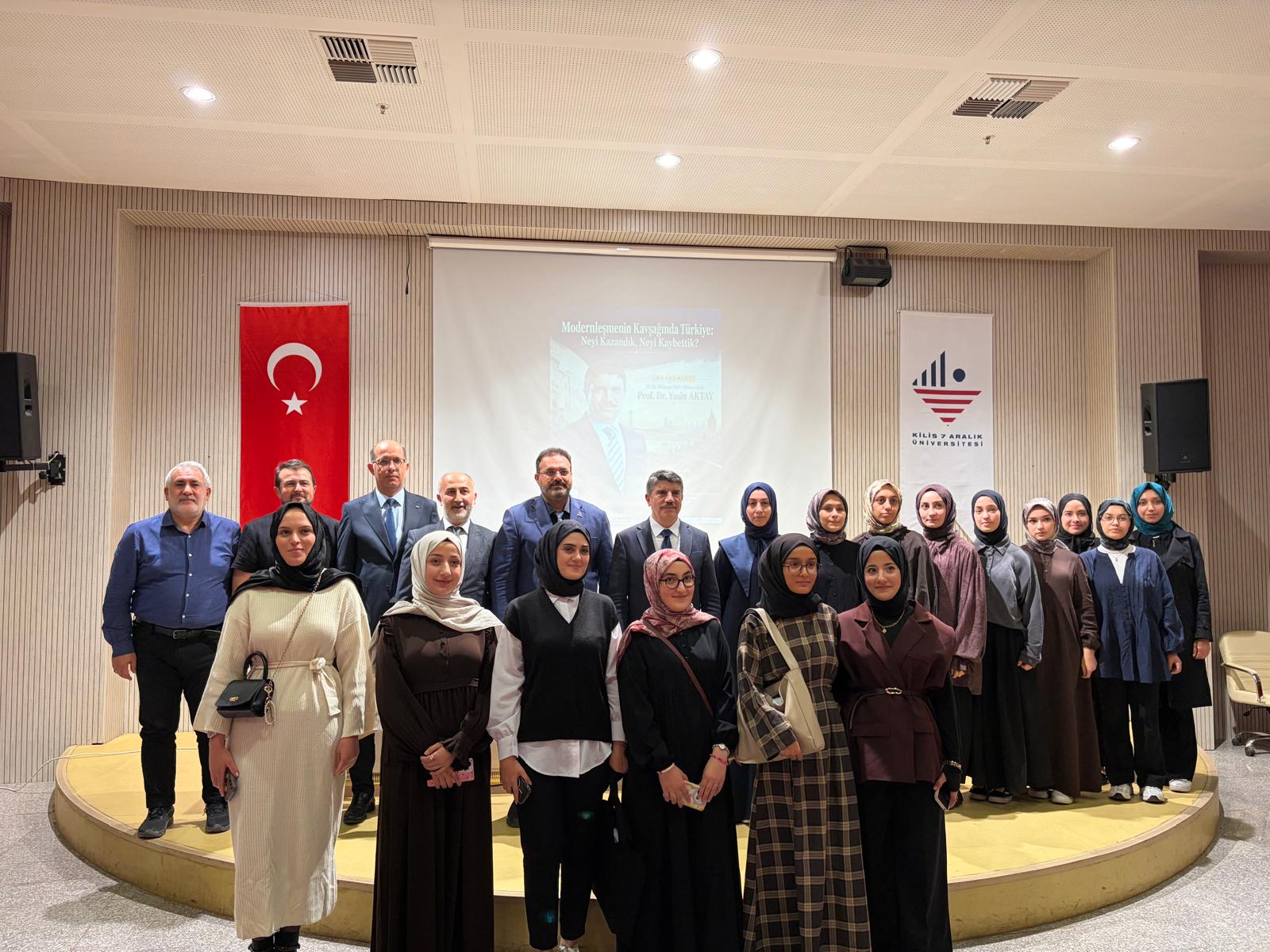 Üniversitemiz Özgür Düşünce Topluluğu Tarafından, Prof. Dr. Yasin Aktay’ın Katılımıyla “Modernleşmenin Kavşağında Türkiye: Neyi Kazandık, Neyi Kaybettik?” Başlıklı Konferans Gerçekleştirildi